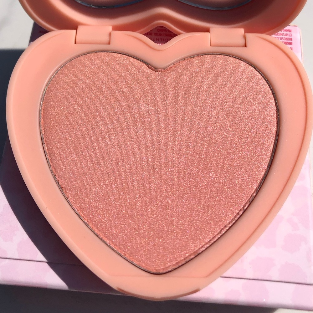 heart of gold
pressed powder highlighter - Picture 2 of 8